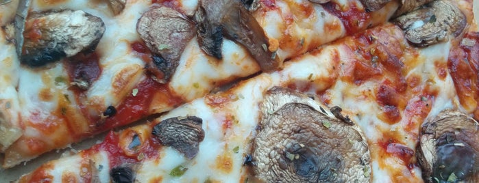 Domino's Pizza is one of Orte, die ☕️ gefallen.