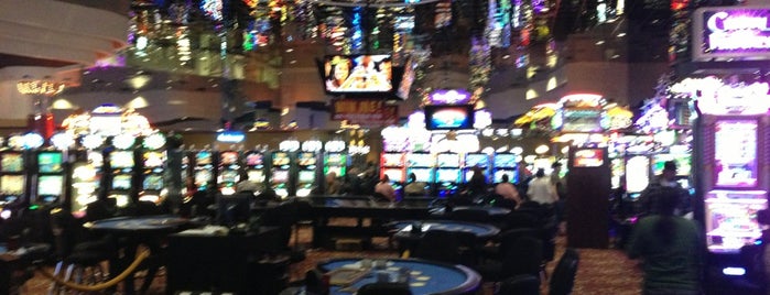 Chinook Winds Casino Resort is one of สถานที่ที่ Erin ถูกใจ.