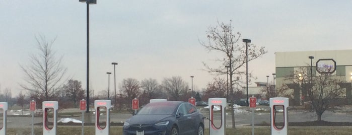 Tesla Supercharger is one of Lieux qui ont plu à Wally.