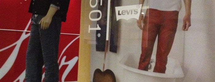 Levi's Strauss & CO is one of Tempat yang Disukai Raul.