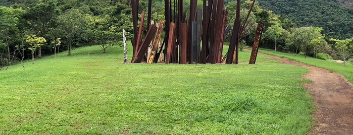 Beam Drops - Chris Burden is one of Lieux qui ont plu à Allan.