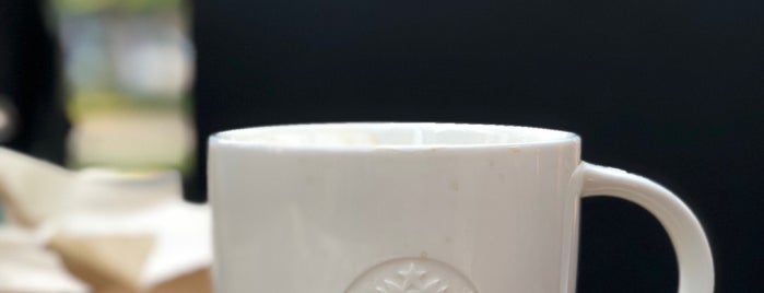Starbucks is one of Coffe y otras cossa ricas!!.
