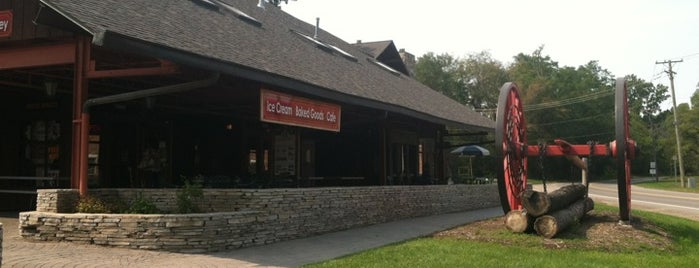 Paint Creek Cider Mill is one of Lake Orion & Lake Orion Adjacent.