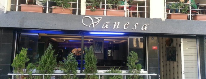 Vanessa Cafe is one of สถานที่ที่ Umitt. ถูกใจ.
