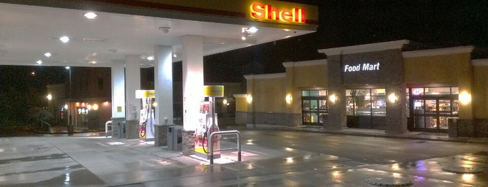 Shell is one of Erikさんのお気に入りスポット.
