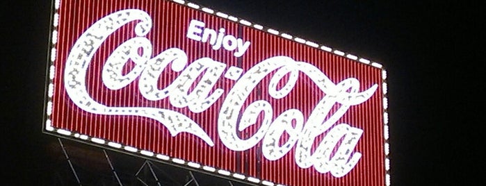Coca Cola Sign is one of สถานที่ที่ Rachel ถูกใจ.