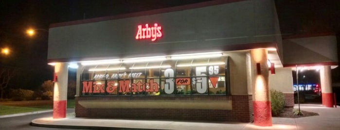 Arby's is one of Locais curtidos por Galen.