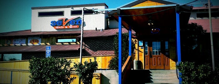 Seven Bar & Grill is one of Lugares favoritos de John.