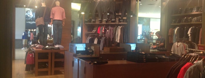 Levi's Store is one of lugares que frecuento.