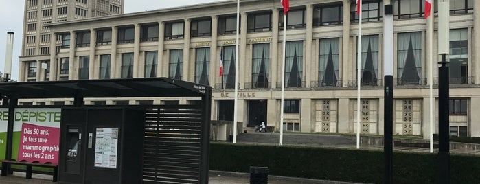 Place de l'Hôtel de Ville is one of Le Havre🇫🇷.