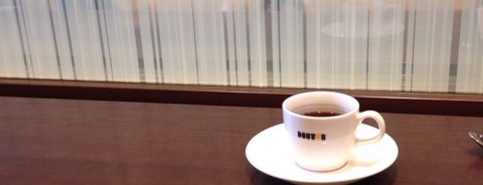 Doutor Coffee Shop is one of Lieux qui ont plu à Hideyuki.