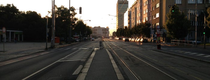 Olšanské hřbitovy (tram) is one of Tramvajové zastávky v Praze (díl první).