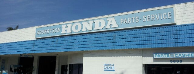 Ocean Honda of North Hollywood is one of Lugares favoritos de Steve.