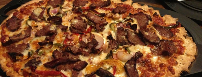 Pizza Fusion is one of Lugares favoritos de Noura.