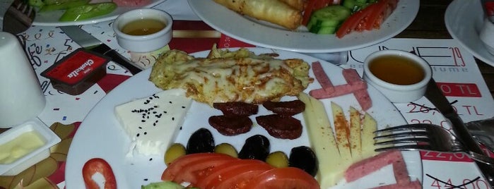 Terasse Cafe is one of Lugares favoritos de Müslüm.