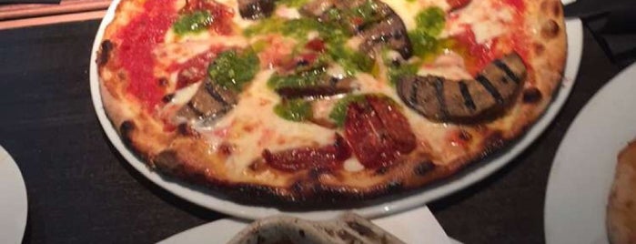 Pizzeria & Pasqua is one of Renad : понравившиеся места.