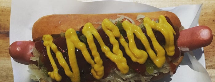 Pink's Hot Dogs is one of Lugares favoritos de Benj.