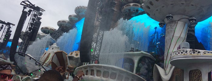 Backstage Mainstage is one of Tomorrowland.