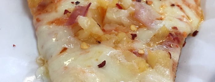 Steinway Pizza is one of Posti che sono piaciuti a Meghan.