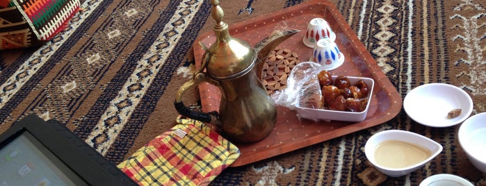 ديوانية الديرة is one of مطاعم ومقاهي الرياض ( سلطان ).