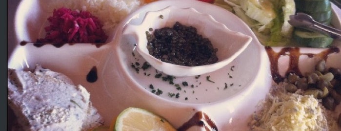 Narenjestan Restaurant | رستوران نارنجستان is one of Nora'nın Kaydettiği Mekanlar.