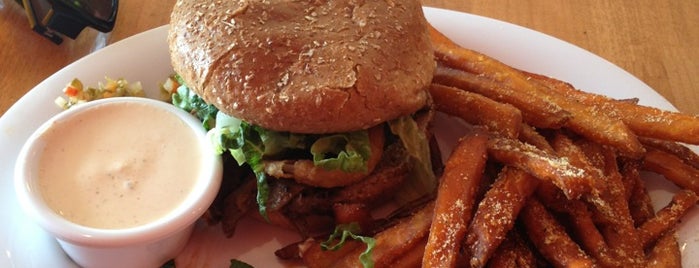 Veggie Grill is one of Paulette's Saved Places.