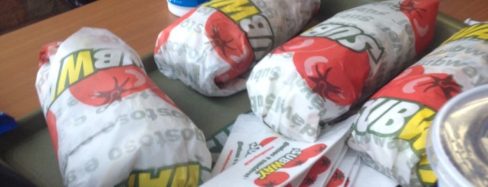 Subway is one of Happy hour e hangouts.