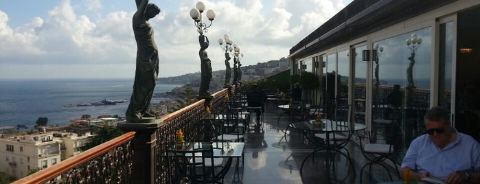Grand Hotel Parker's is one of Napoli.