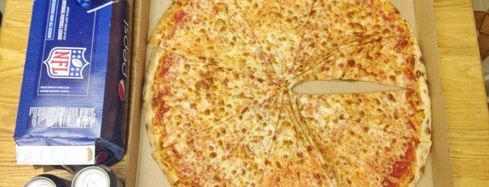Joey Tomato's Pizza is one of สถานที่ที่บันทึกไว้ของ The Droid U Were Looking 4.