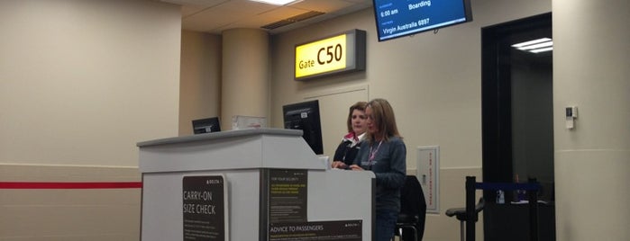 Gate C50 is one of Locais curtidos por Tammy.