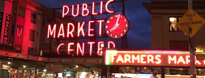 Pike Place Market is one of Locais curtidos por Nash.
