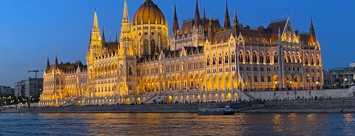 Danube River Cruise is one of Budapest.