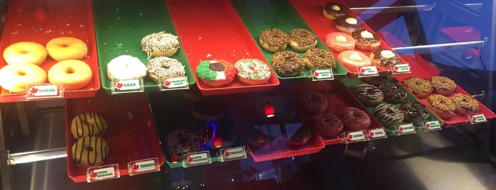 Vancouver Donut's is one of สถานที่ที่ Jorge Octavio ถูกใจ.