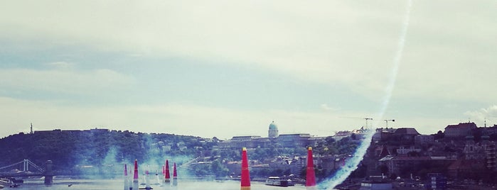 Red Bull Air Race Budapest 2017 is one of Katka 님이 좋아한 장소.