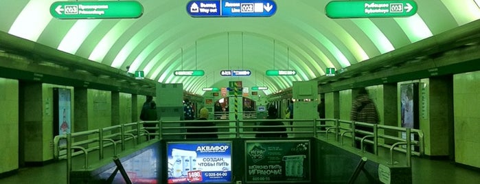 metro Gostiny Dvor is one of Санкт-Петербург.