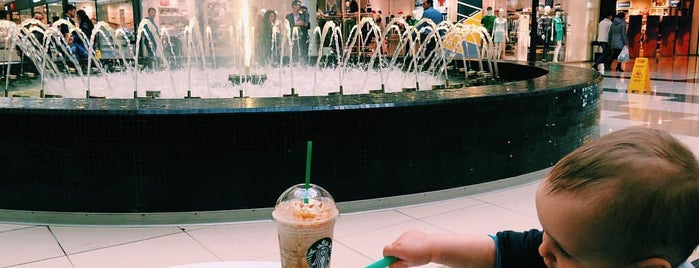 Starbucks is one of Lugares favoritos de Jay.