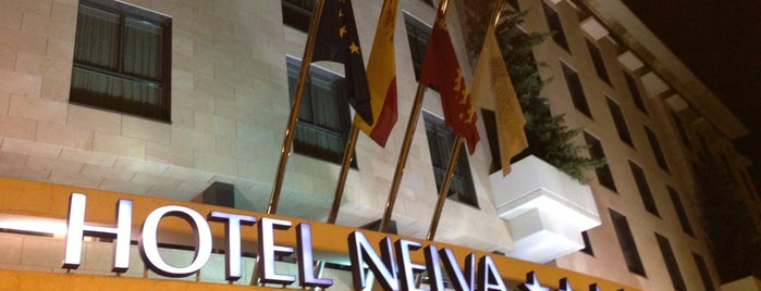 Hotel Nelva is one of สถานที่ที่ James ถูกใจ.
