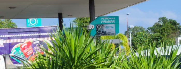 Petronas Bandar Kuantan Putri is one of Petrol Stations.