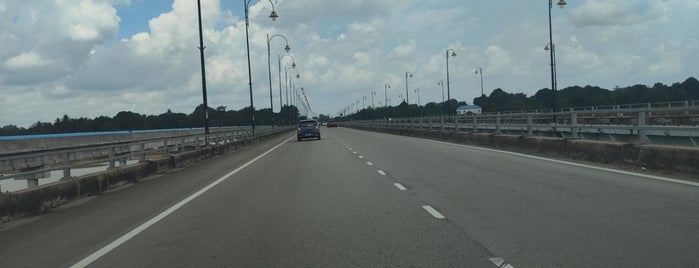 Jambatan Sultan Abu Bakar is one of Pahang.