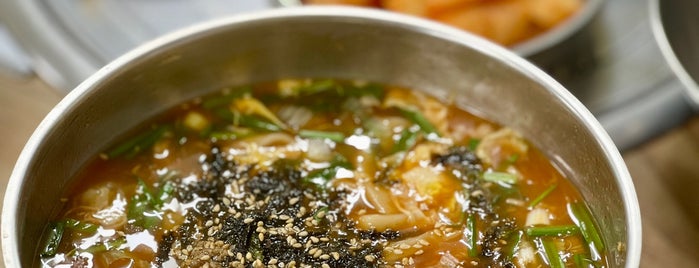 까치칼국수 is one of FOOD.