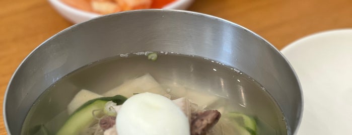 평양면옥 is one of 쉽지않은 분당 맛집찾기!.