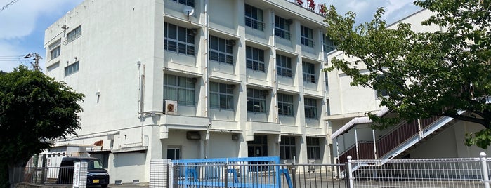 和歌山県立箕島高等学校 箕島校舎 is one of 和歌山県高等学校.