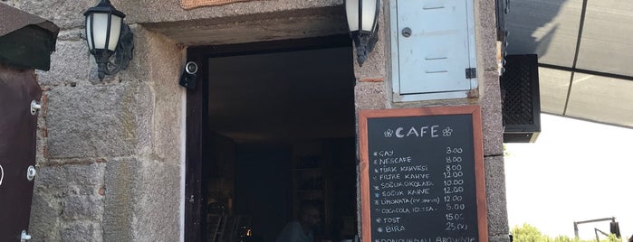 Unique Café is one of Aylin 님이 좋아한 장소.