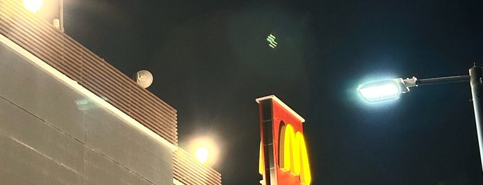 McDonald's is one of Nawalさんのお気に入りスポット.