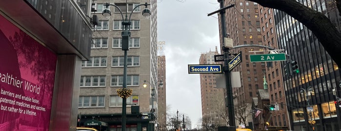 2nd Avenue is one of Midtown East.