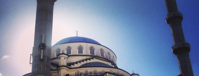 Esenkent Camii is one of Orte, die Emrah gefallen.