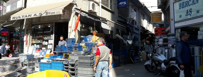 Galata Hırdavatçılar Çarşısı is one of İş yerleri.