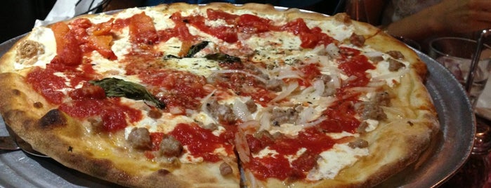 Grimaldi's Pizzeria is one of NYC places to eat & drink.