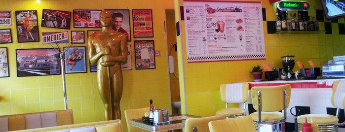 Burger Bar Dinette is one of สถานที่ที่บันทึกไว้ของ Darya.