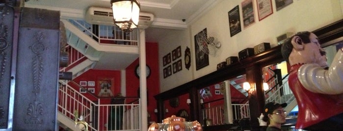 Caffe Metropolis is one of Tempat yang Disimpan Elis.